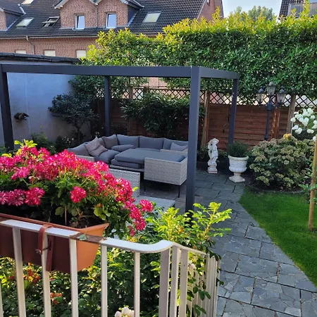 Messe Und Ferienapartment, 90 Qm, 2 Schlafzimmer, 1-4 Gaeste *