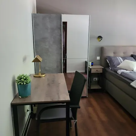 Messe Und Ferienapartment, 90 Qm, 2 Schlafzimmer, 1-4 Gaeste Duisbourg