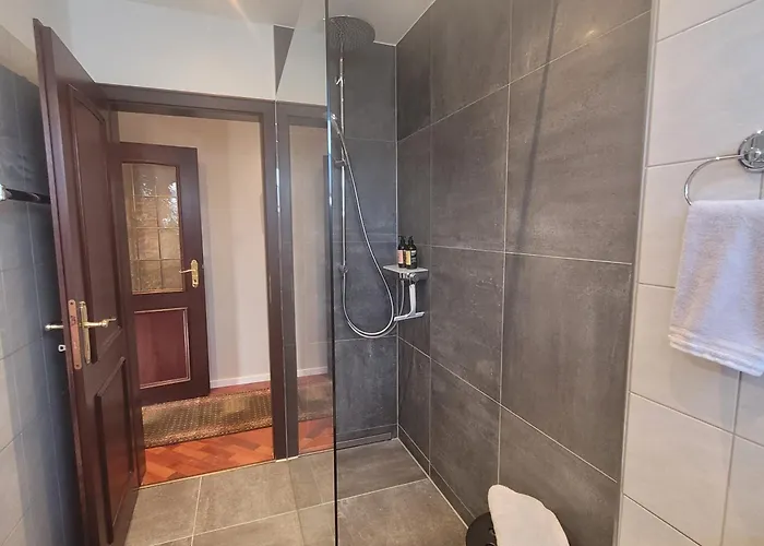 Messe Und Ferienapartment, 90 Qm, 2 Schlafzimmer, 1-4 Gaeste Ντούισμπουργκ